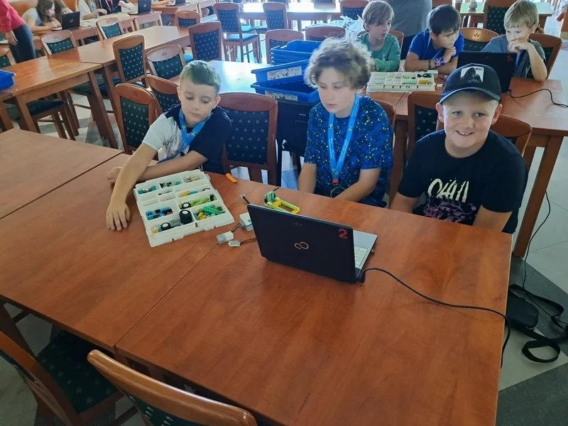 8 2zajecia z konstruowania i programowania robotow.