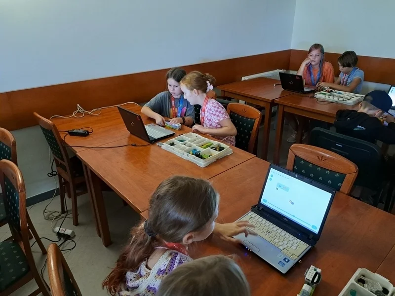 13 2zajecia z konstruowania i programowania robotow.